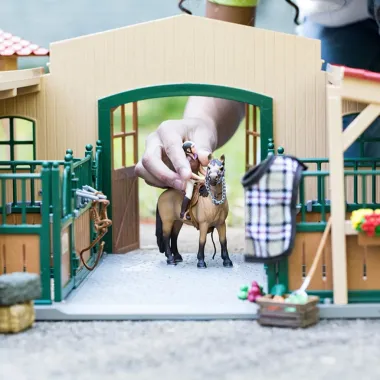 Schleich Farm World 42195 : Écurie avec chevaux et accessoires