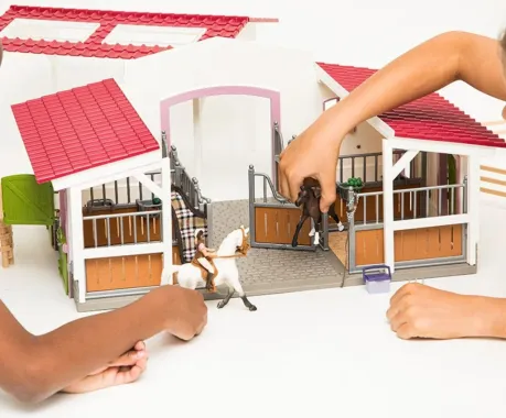 Schleich Horse Club 42344 : Centre Equestre avec cavalier et chevaux