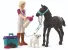 Schleich Horse Club 42755 : Mini Monde – Sofia soigne son poulain